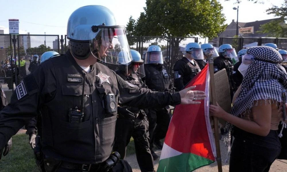 «Έπεσε» ξύλο για την Παλαιστίνη στο συνέδριο των Δημοκρατικών στο Σικάγο